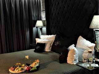 Отель Hotel Fado OZONOWANY Гожув-Велькопольски Люкс с кроватью размера «king-size»-5